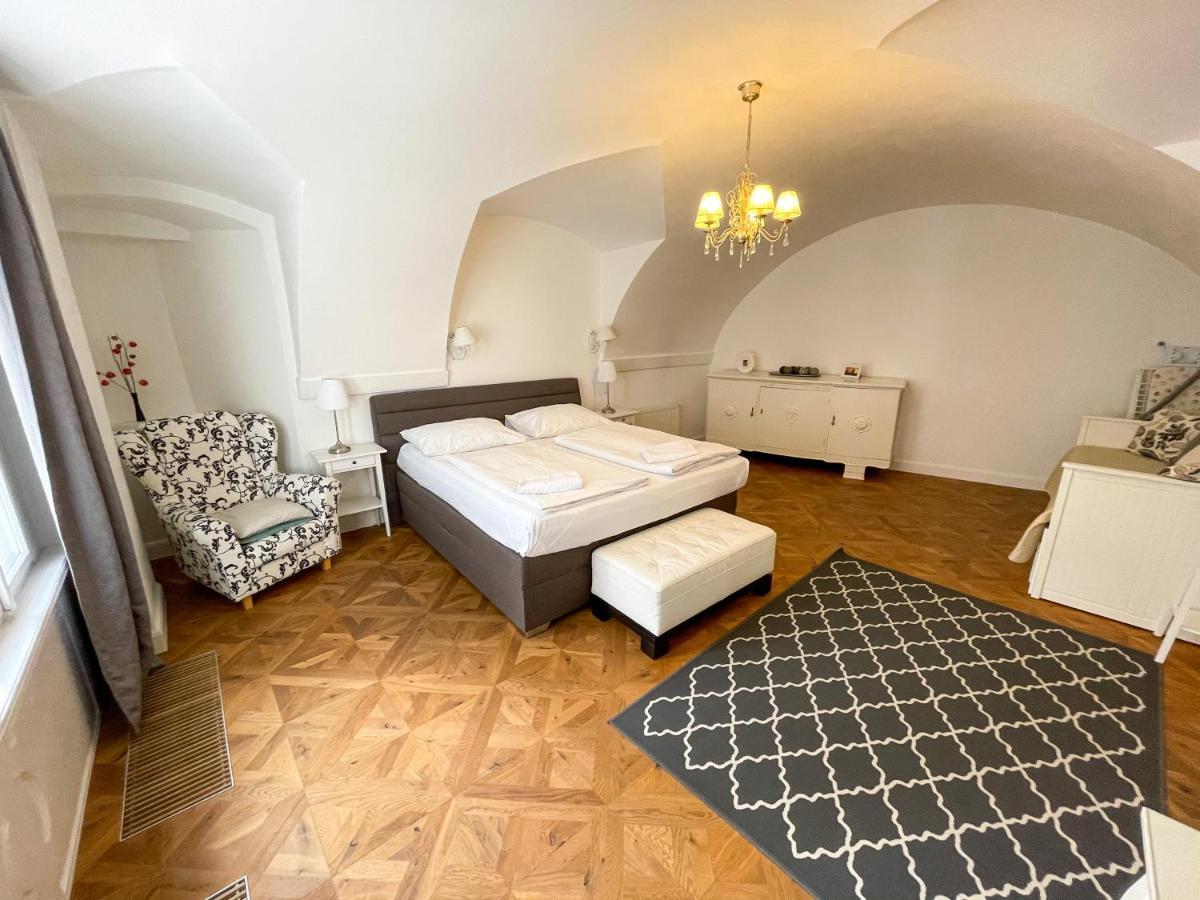 U Obecniho Dvora - Old Town Apartment Praga Exterior foto